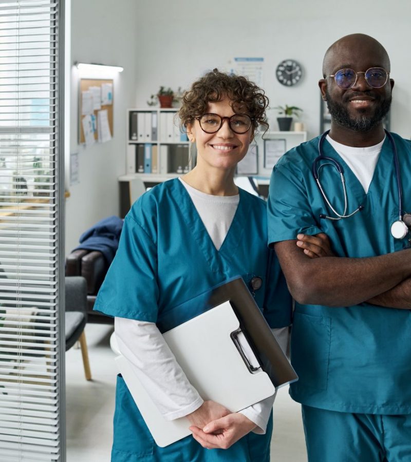 smiling-medical-professionals-standing-in-clinic-c-2026-03-25-08-21-34-utc